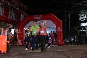 BIB: 400, 3750, 444
                            <button type="button" onclick="openModal(26263793)" class="btn btn-primary btn-sm float-right btn-popup" data-toggle="modal" data-target=".modal-high-quality">
                        <i class="fas fa-shopping-cart"></i> Add to Cart
                    </button>
                                            <button type="button" onclick="isThisMe(26263793, true)" class="btn btn-success btn-sm float-right btn-popup btn-isme hidden" data-toggle="tooltip" data-placement="bottom" title="นี่คือรูปของคุณใช่ไหม คลิกที่นี่เพื่อเอาเข้าอัลบั้ม">
                        <i class="fas fa-plus"></i> Add to album
                    </button>
                    <button type="button" onclick="isThisMe(26263793, false)" class="btn btn-warning btn-sm float-right btn-popup btn-isnotme hidden">
                        <i class="fas fa-ban"></i> Remove from album
                    </button>